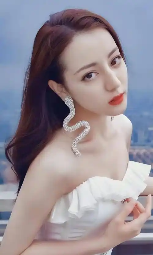 迪丽热巴一出场就惊艳了!