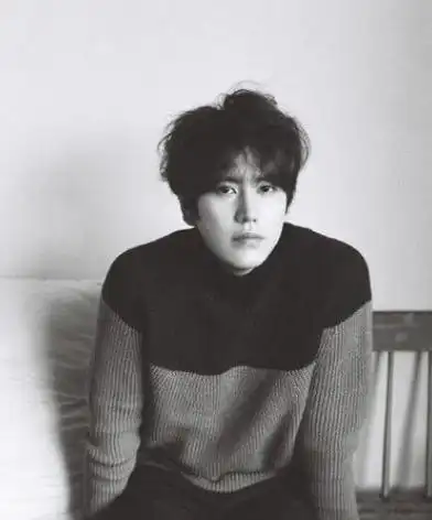 圭贤终于实现愿望,在舞台上表演金钟铉的歌曲,送给最爱的弟弟