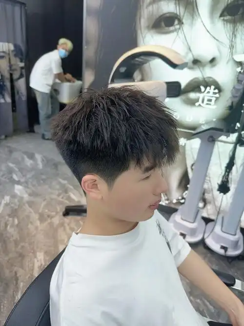 男生服帖烫发型推荐 免打理发型 男士发型