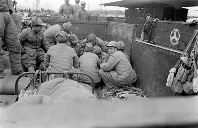 即将开赴淮海战场的国民党军士兵_凤凰网历史_凤凰网