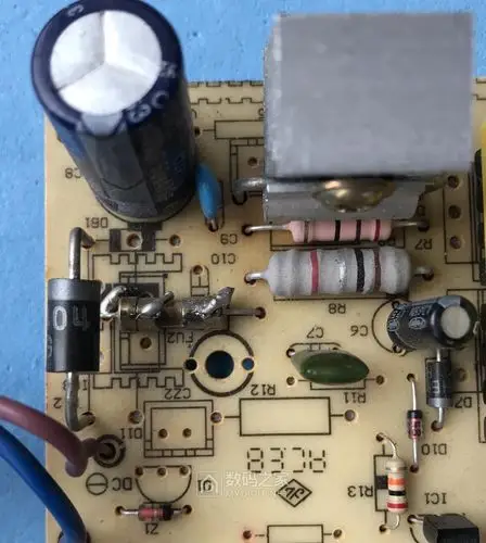 拆一个小刀牌电动车铅酸蓄电池充电器sp7048v