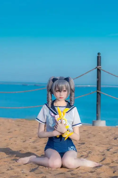 崩坏三水手布洛尼亚cos就位可爱萝莉的海边日常