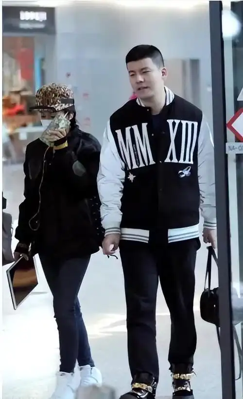 美国人对吉克隽逸评价(住大别墅用奢侈餐具)(15)