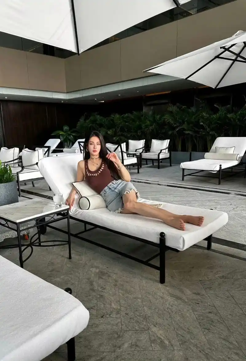 张雨绮白嫩的玉足