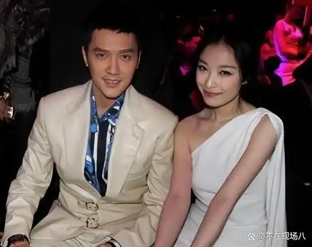 那段时间,她唯一引起关注的便是与冯绍峰的恋情.