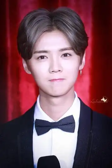 鹿晗这发色是奶奶灰吗?