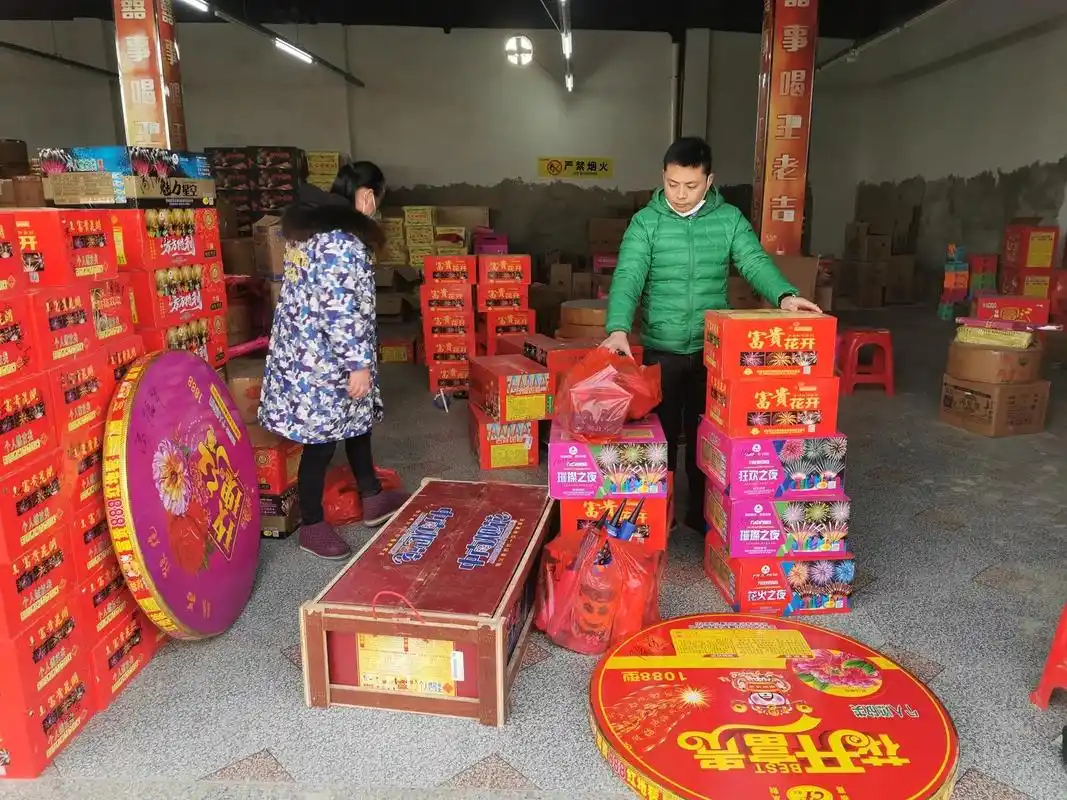 都昌西源路口  三镇烟花爆竹专营批发.感谢各位捧场,专营批发 - 抖音
