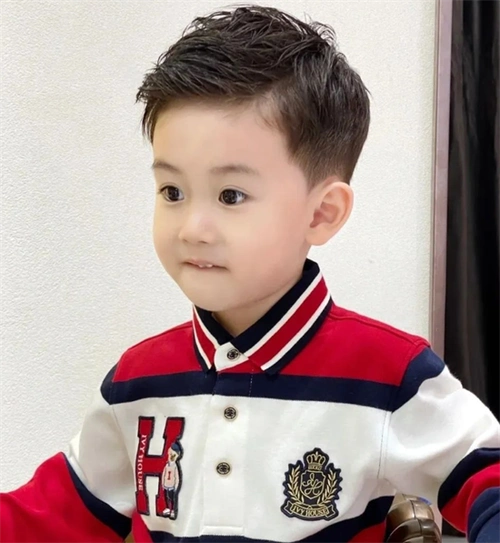 帅气小男孩发型 打造酷炫小潮童_儿童发型 - 美发站