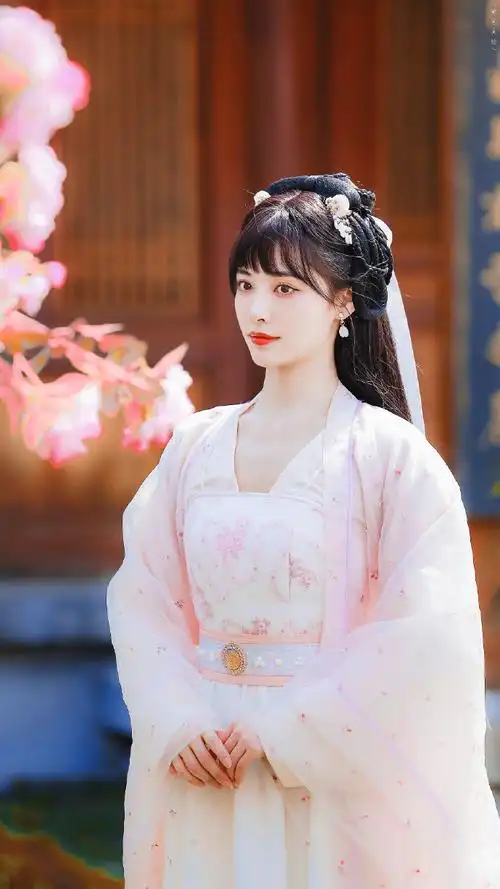 温婉灵动 佳人映春色93kiki古装好美~#许佳琪出演少女李清照