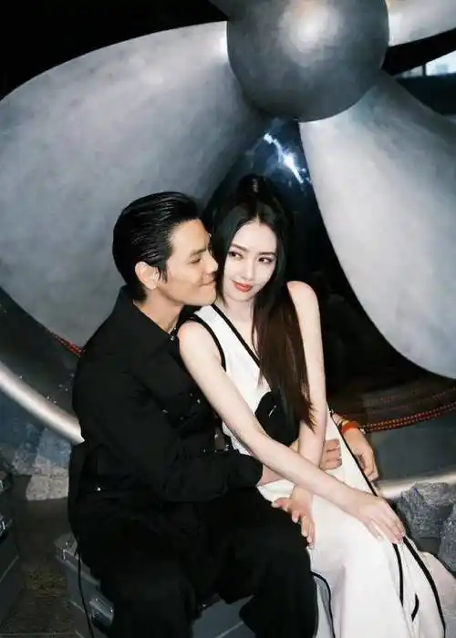 原创郭碧婷怀上二胎向佐晒夫妻合照官宣喜讯我们期待下一个宝宝