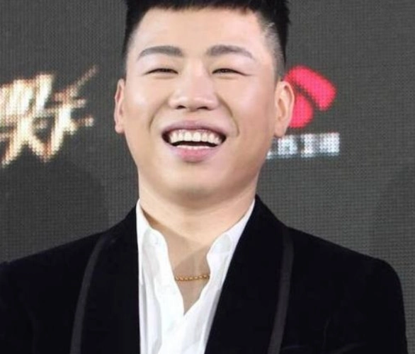 "嘴巴大却很帅"的男明星:王大陆表情包经典,刘以豪撩到腿软!