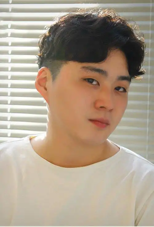 适合圆脸男士的短发造型图网上男生短发