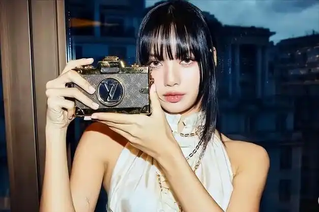 lisa风波后的辛酸遭遇:独自现身机场无人理睬?究竟发生了什么|韩国|演