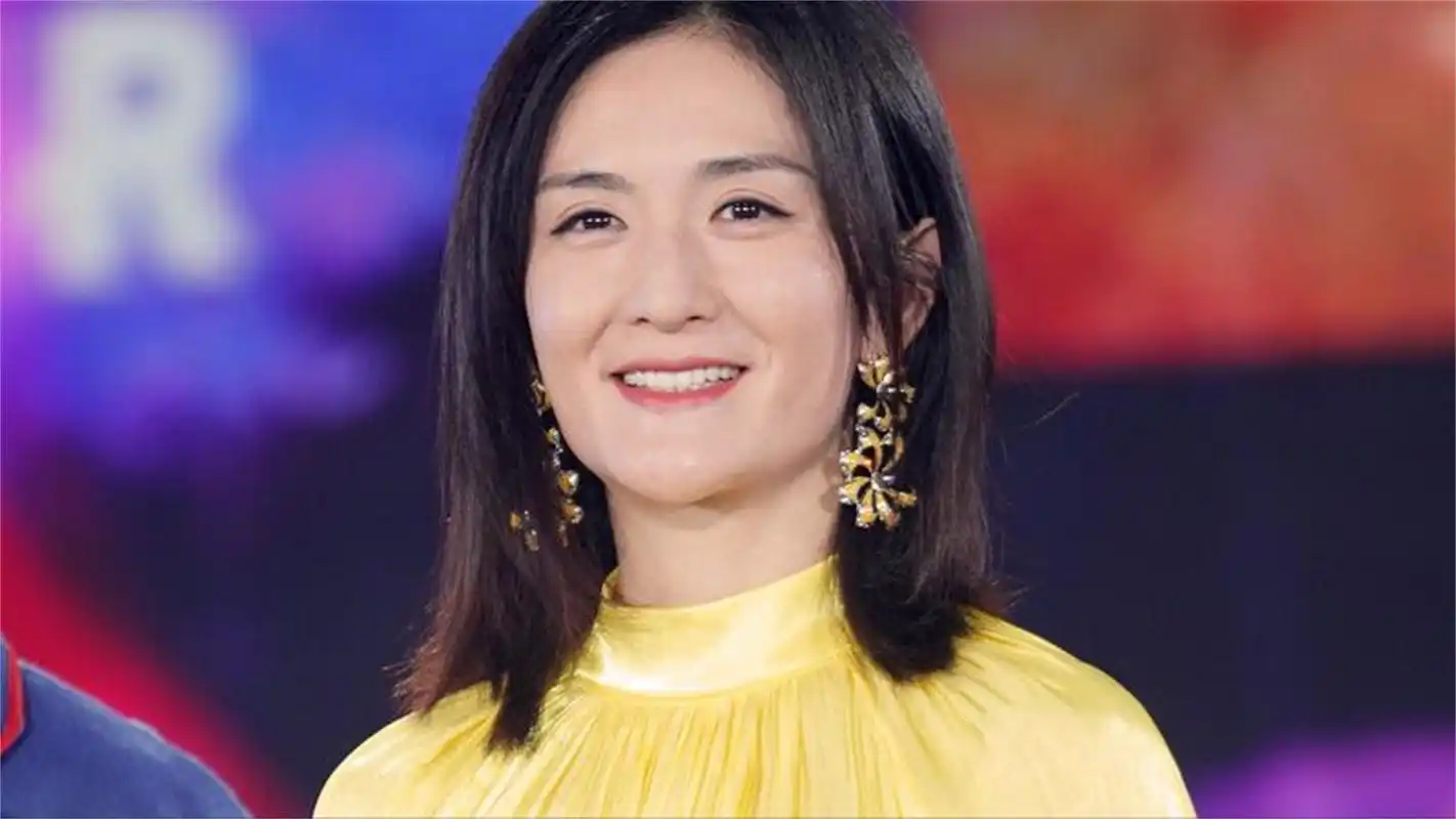 钟楚曦的"前任"与"现任"?谢娜敢问,她敢答,网友争议不断!