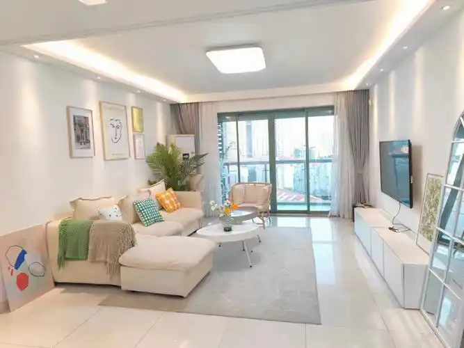 出租绿景蓝湾半岛108平三房两厅一卫