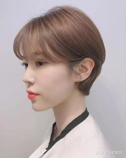 干练短发女职场生存法则必备短发精致又时尚