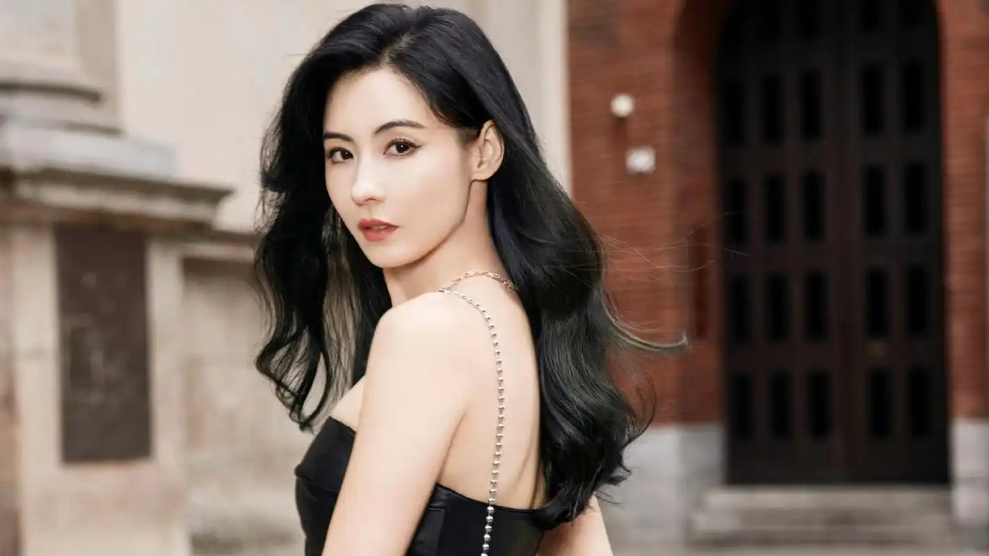 张柏芝:最美骨相 43岁的张柏芝在米兰时装周上亮相,即使没有华丽的