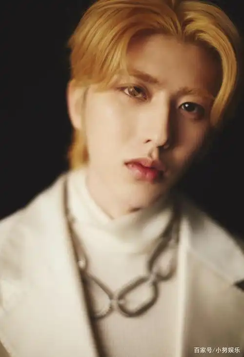 粉丝福利:蔡徐坤的黑色头发好看,还是黄色头发好看?