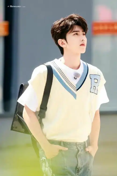 蔡徐坤奔跑吧学院风路透