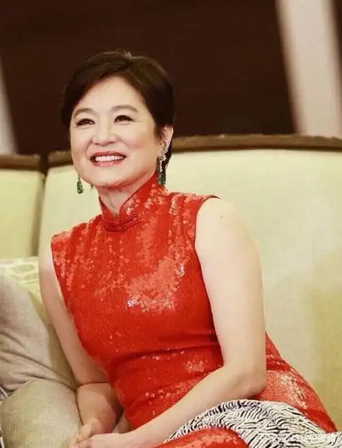 林青霞年近七十,气质沉淀无人能比,不愧也是一代女神