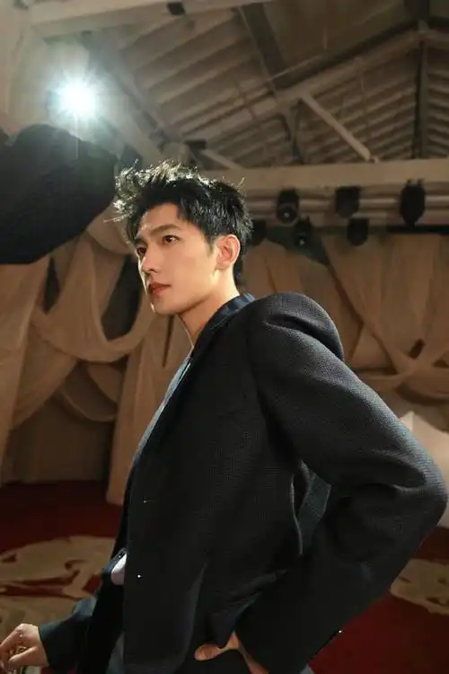 早安～@杨洋  9499 9499    复制文案评论本条微博(可根据