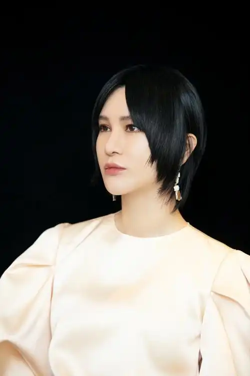 电子唱作人尚雯婕时尚性感写真19