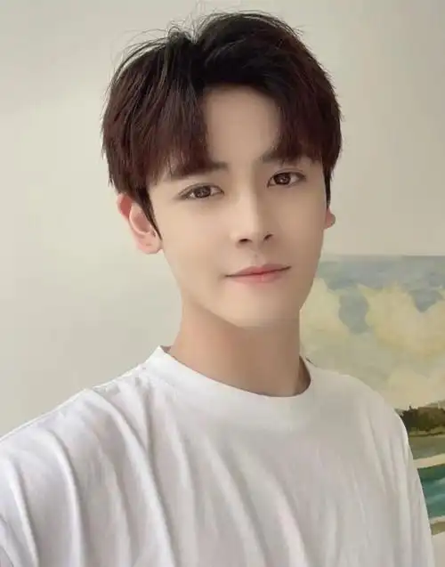 13款很适合大学生的发型,时尚还有型,帅到校花都心动