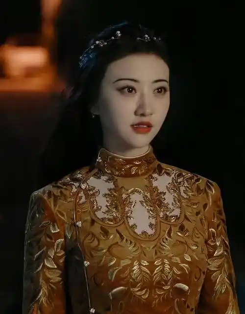 不管在景甜的身上有多少种说法,都抵挡不住景甜从出道开始就被人股舷