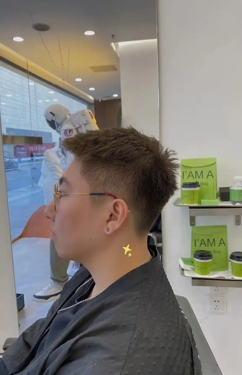 锡纸烫.潮男必备前刺发型,简单烫一下自己在家就能打 理出来, - 抖音