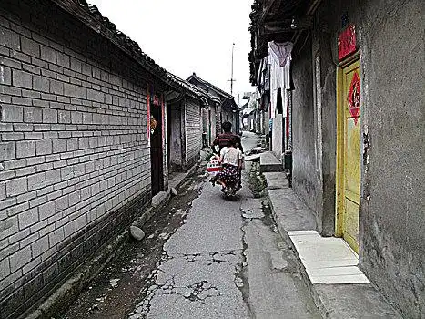 狭窄街道图片