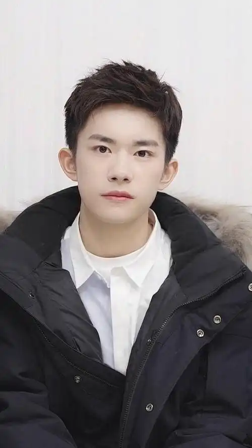 190127是什么阻挡了易烊千玺的帅气撩起刘海便知分晓