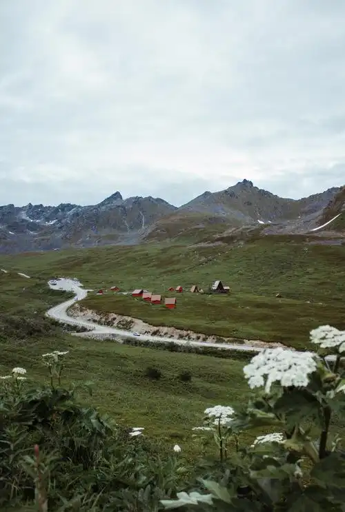 高山丘原自然风光1440x900分辨率查看