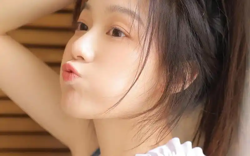 壁纸图片大全 美女 > 嘟嘟嘴的可爱美女高清桌面壁纸壁纸