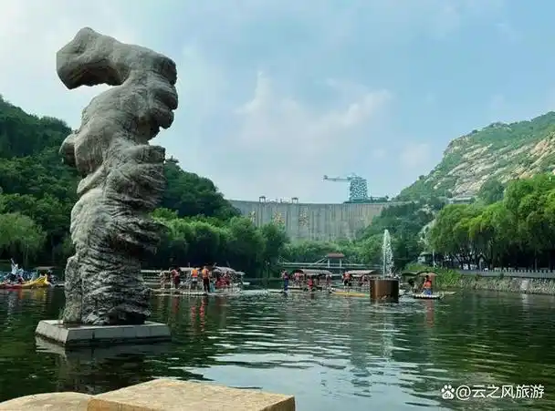 青龙峡位于北京市怀柔区,是一处集山水风光,峡谷漂流,古长城遗址等为