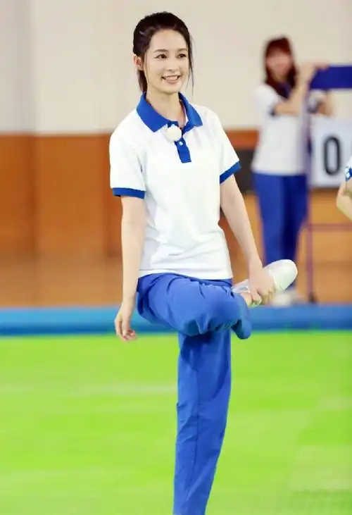 李沁清纯校服装甜美写真图片