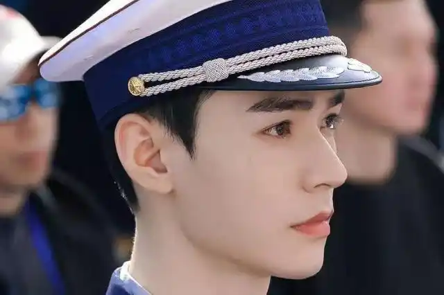 《你好火焰蓝》将播,龚俊军装造型英姿飒爽,网友:7月男友来了