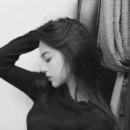 冷酷黑白女生头像眼泪滑落幸福走了