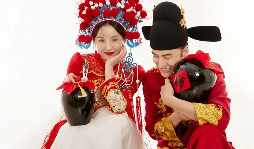 喝交杯酒是什么意思 交杯酒的来历及寓意  第2张