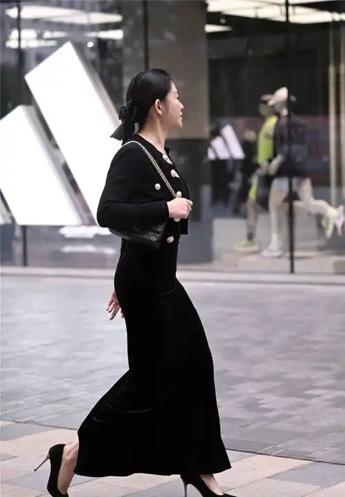 有了初秋的搭配气质,也搭配出精彩_高跟鞋_款式_身材