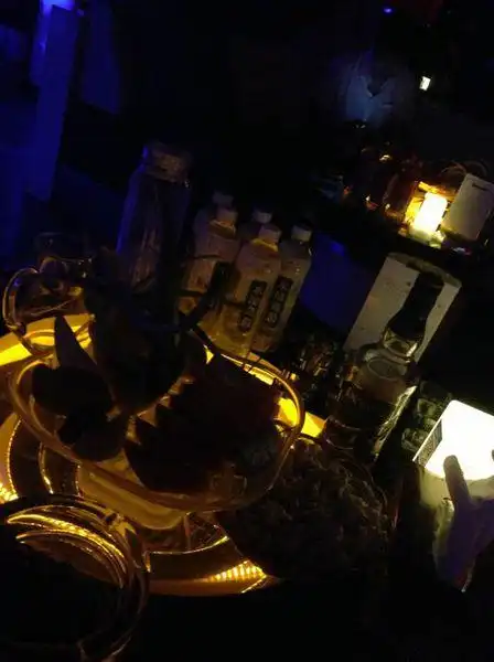 求几张酒吧喝酒的真实图片急需,谢谢.