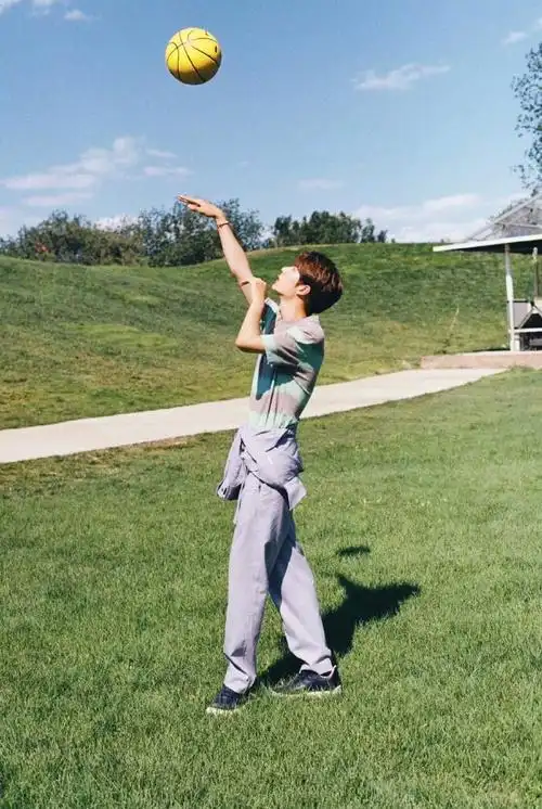 gq  2020年2月刊7515王一博用了很久的微博头像来源7515是谁