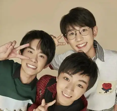 m队有吴亦凡,黄子韬,鹿晗.张艺兴,金钟大.