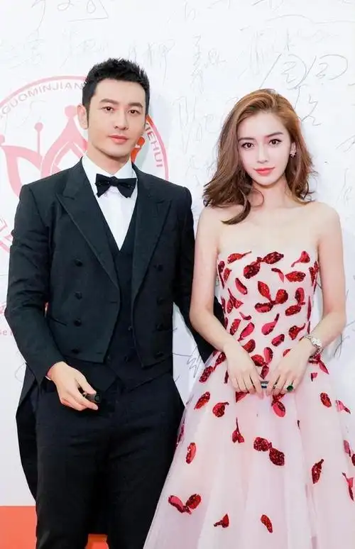 明星在资本面前有多么卑微?一张合照揭开了娱乐圈艺人的真实地位