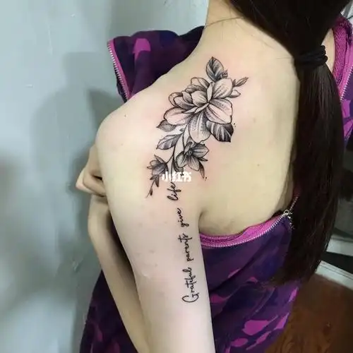 花臂纹身  #纹身  #女生纹身  #纹身也清新  #素花纹身  在扬州 给