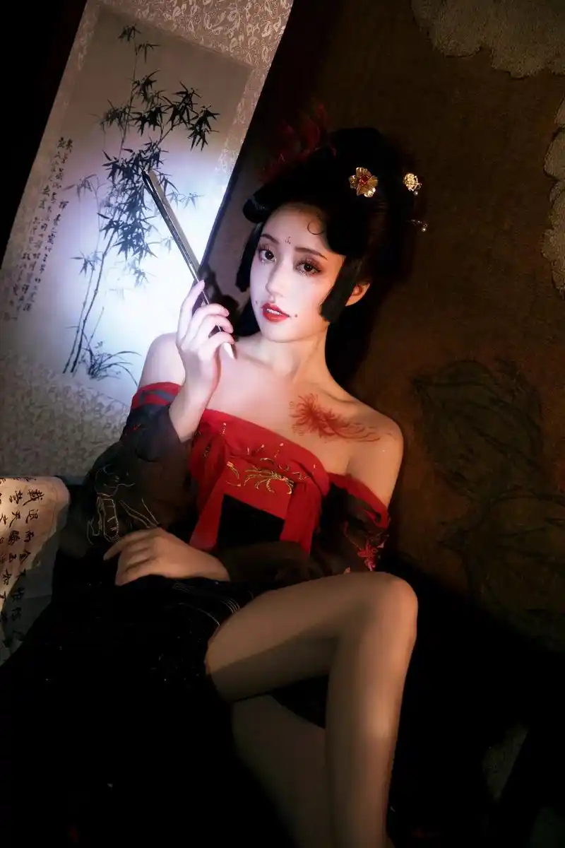 彼岸花汉服写真.#长沙约拍 #氛围感 #古风 #国风合伙人  - 抖音