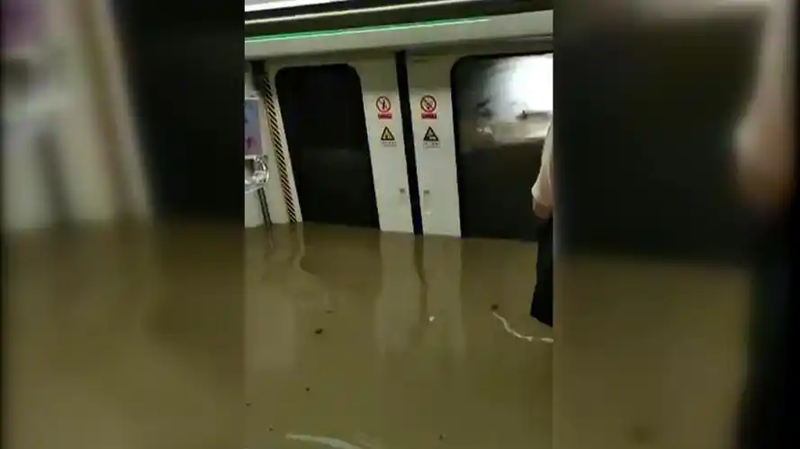 视频|郑州地铁悲剧如何避免 交通部新规来了