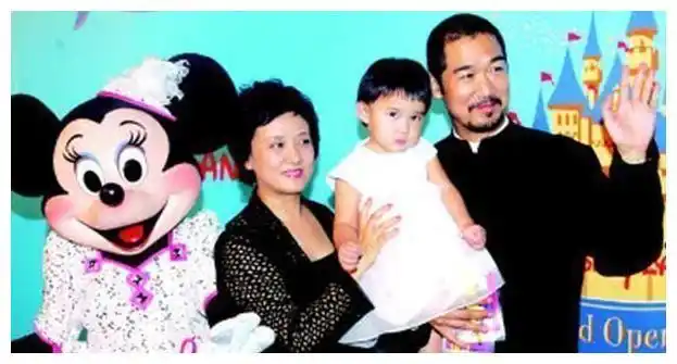 年过花甲的邓婕女儿越来越像张国立离婚协议成了她一生的痛