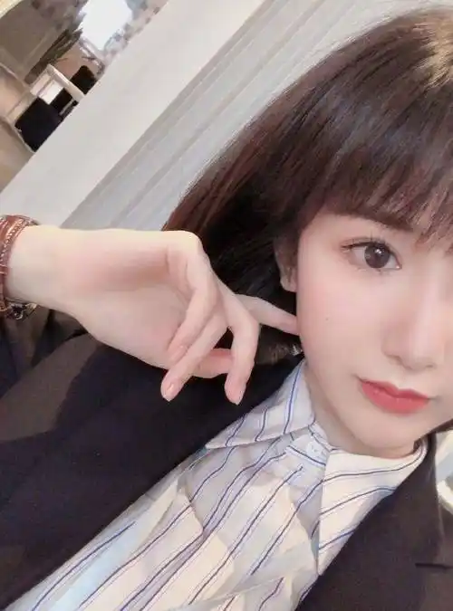 原创毛晓彤晒美照公开新剧造型初恋短发太减龄32岁看着却像22岁