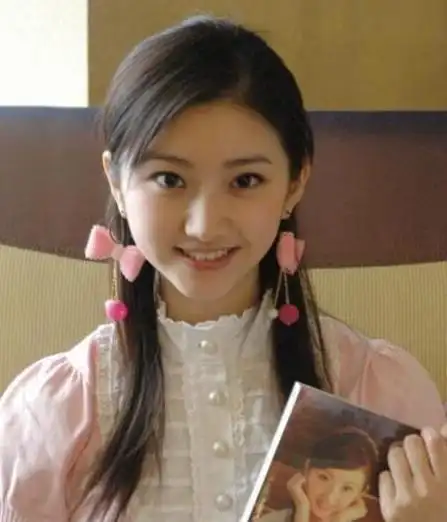 景甜12年前旧照一身粉色装扮模样超青涩和现在简直判若两人