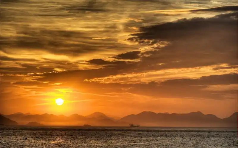 红霞日出大海图片